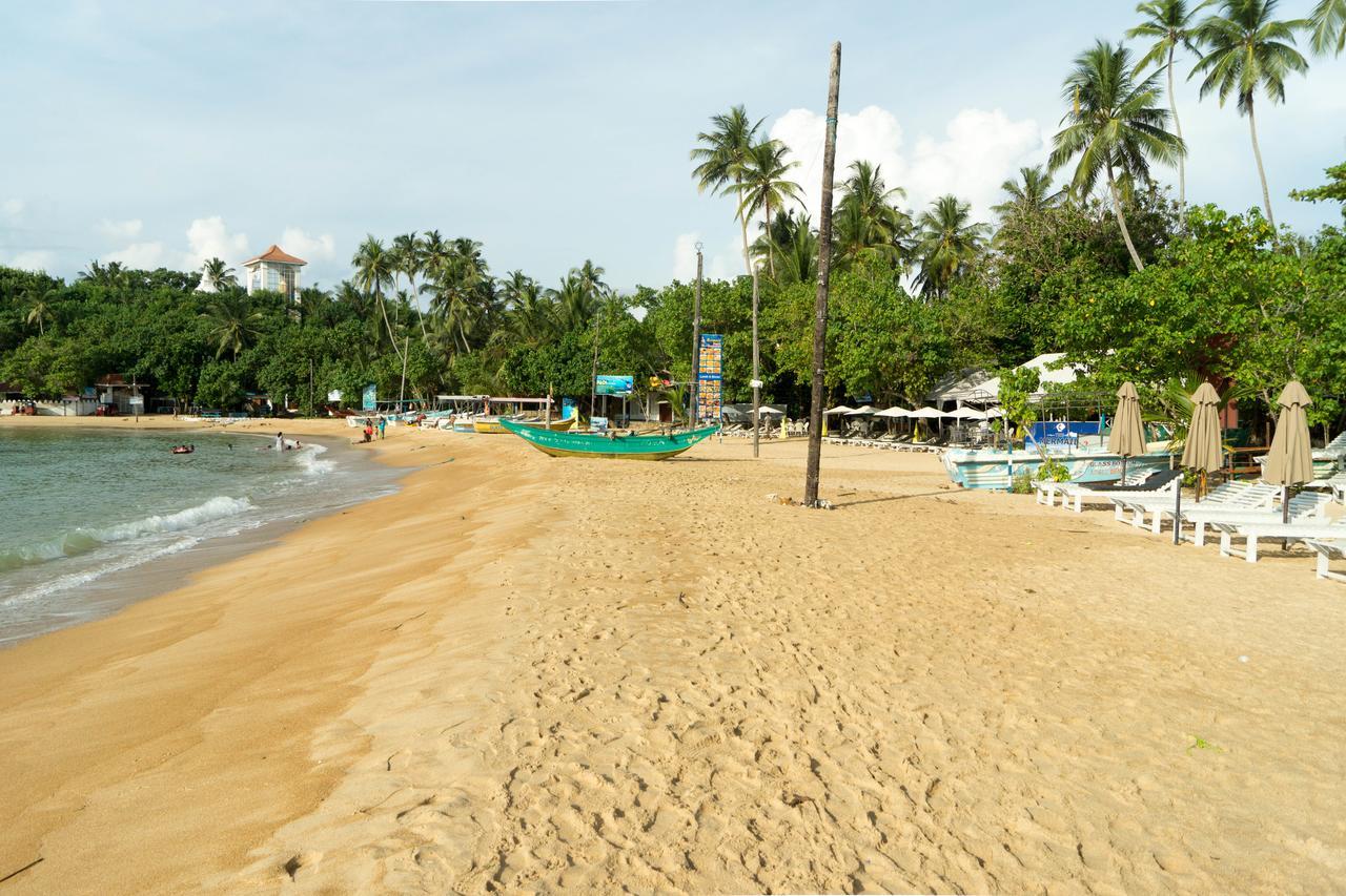 Hotel Dhammika Unawatuna Exterior photo