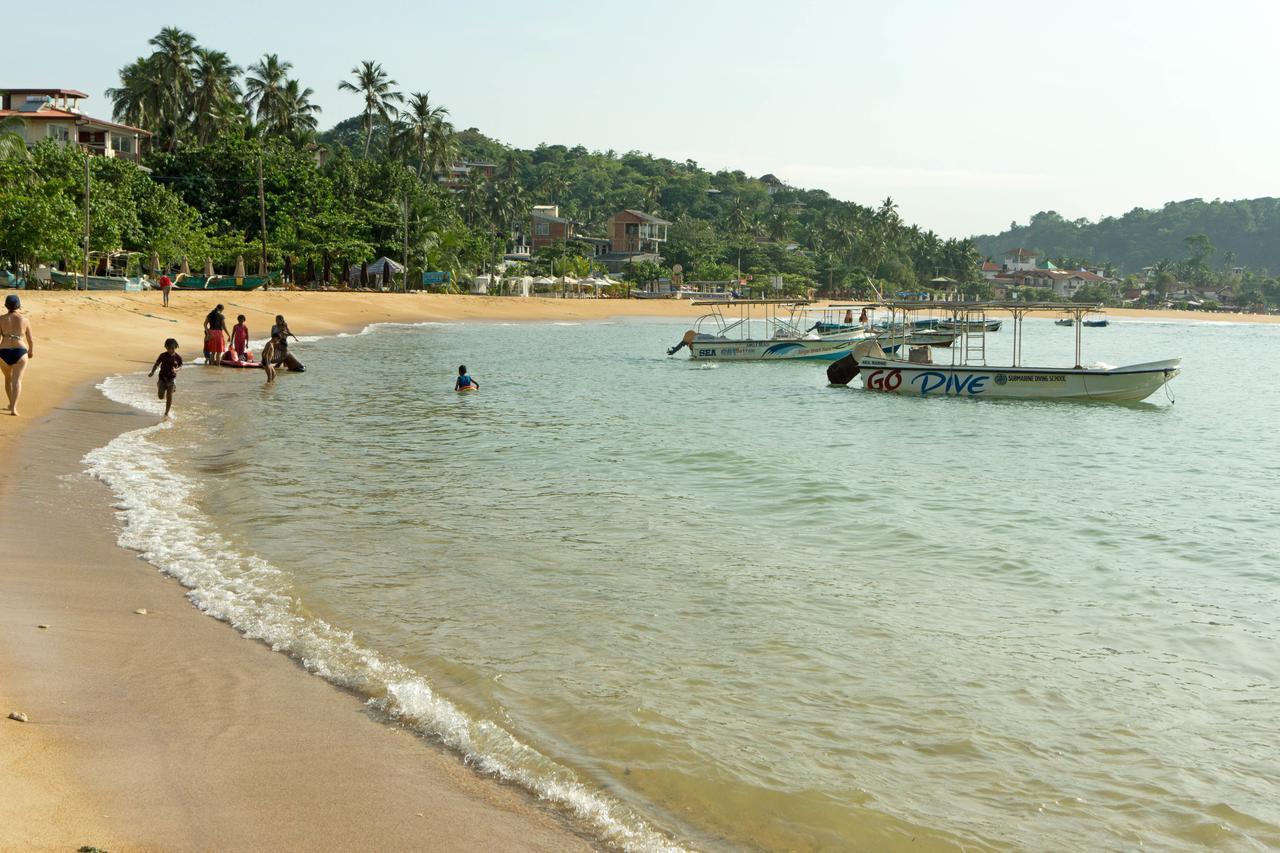 Hotel Dhammika Unawatuna Exterior photo